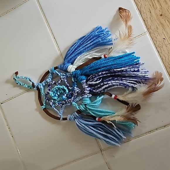 Hand Crafted Dreamcatcher Hand Knit Crochet Brown and Blue Yarn & feathers - Picture 10 of 16